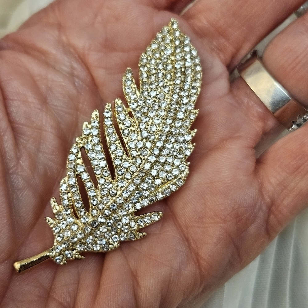 NEW Crystal Feather Brooch - Picture 6 of 8